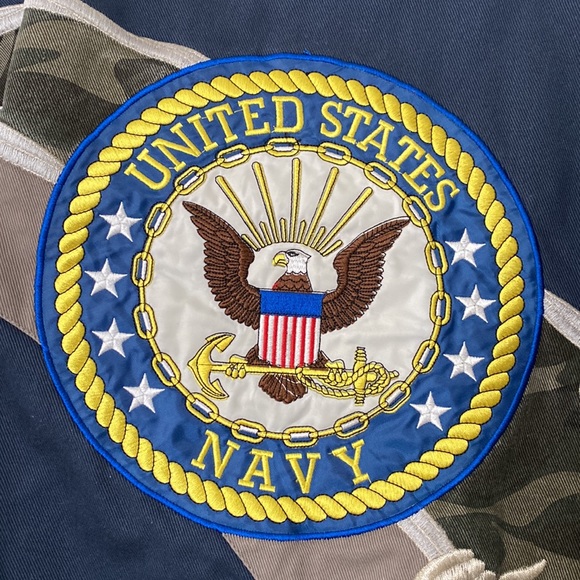 Gently Used Men’s US Navy Reversible Jacket - Picture 6 of 10